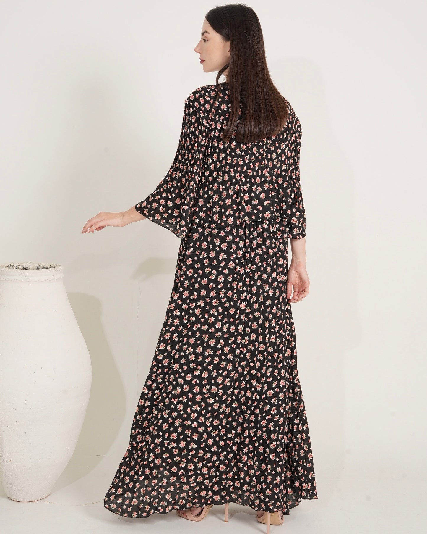 Aesthetic Floral Elegance - Black Pleated Maxi Dress