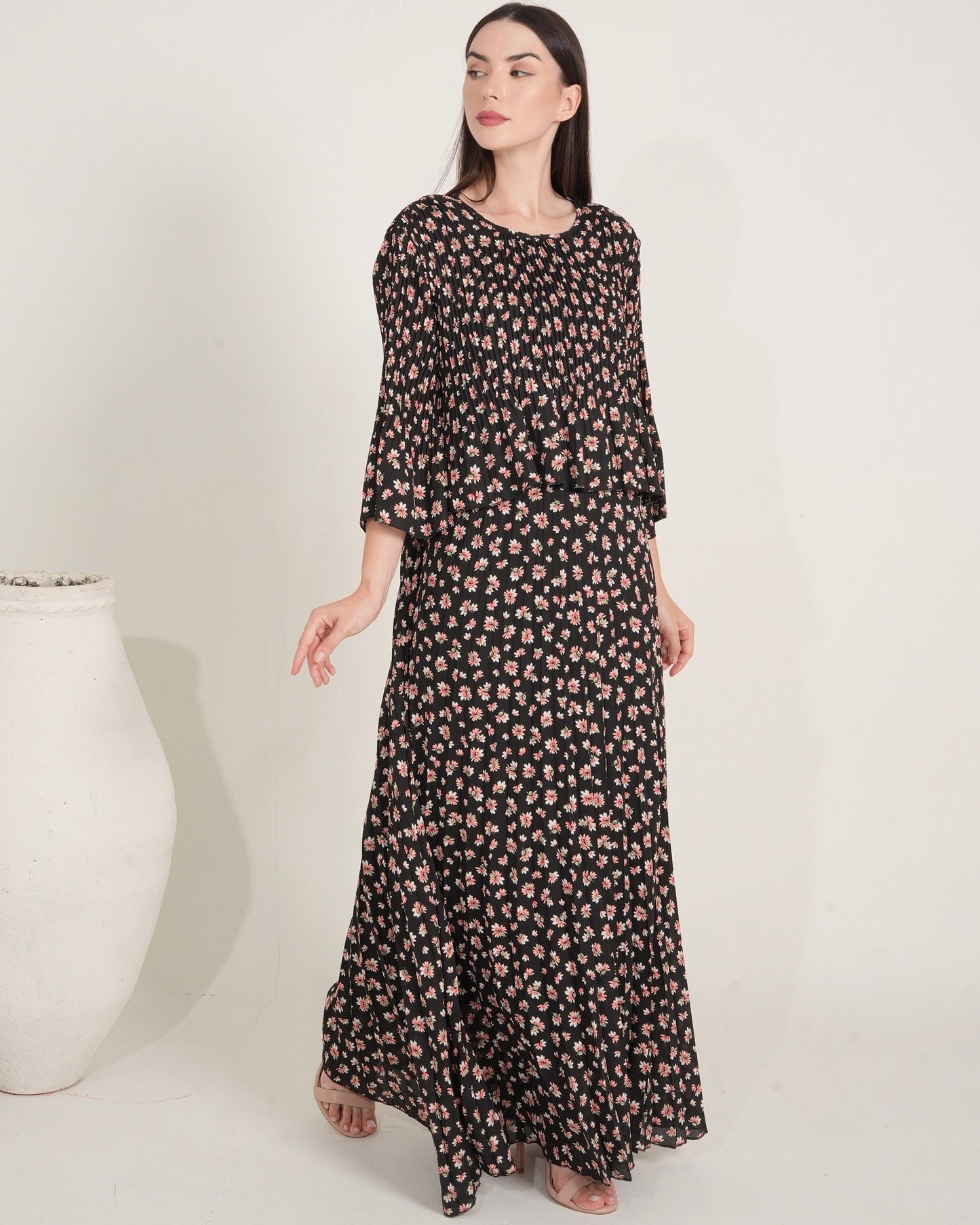 Aesthetic Floral Elegance - Black Pleated Maxi Dress